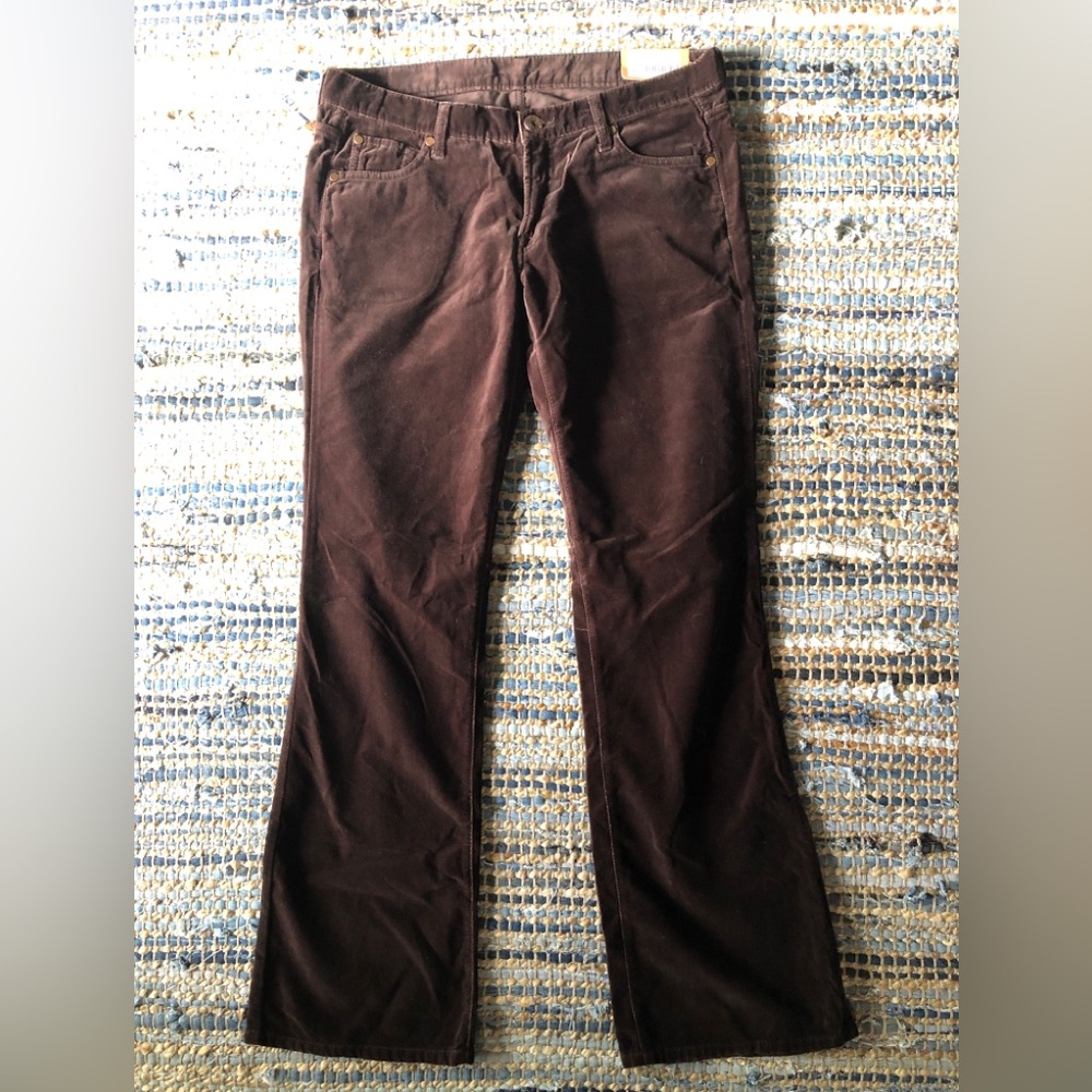 Women’s REPLAY Brown Velveteen Jeans - Classic Fit
Flare legs
Size 30